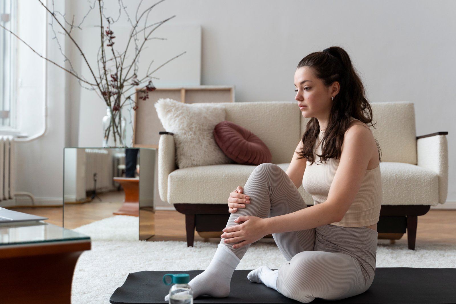 Why Your Knee Gets Stiff After Sitting for Too Long: Early Signs of Joint Problems